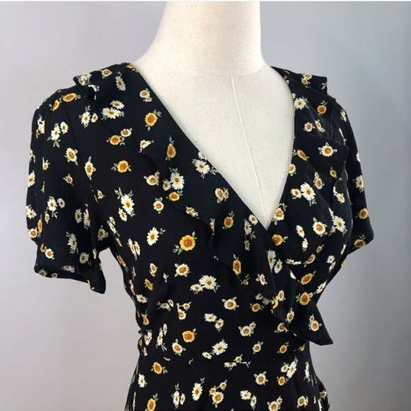 F21 Forever 21 flowy sunflower wrap dress - Picture 2 of 5